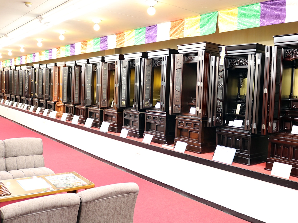 大阪南部最大級の展示数　仏壇のシメノ堺鳳店-唐木仏壇コーナー