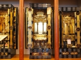 伝統技巧が光る金仏壇も多数ラインナップ